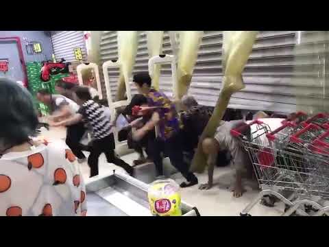 香港某間超市搶衛生紙  我TM以為是惡靈古堡  超像的