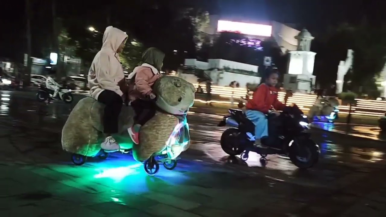 Serunya bermain di alun-alun kota Cimahi bersama kaka Ami & kaka Entan #bermain #fypシ゚viral #fyp 