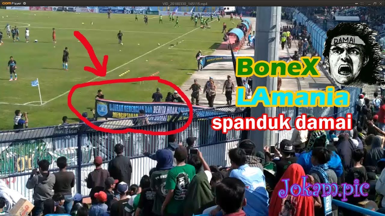 spanduk perdamaian anti hoak Bonek dan LAmania