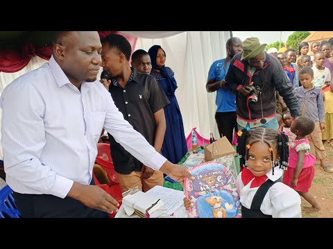 MOSILE ACHANGIA MIFUKO 20 YA SARUJI NA MCHANGA TRIPU TANO UJENZI WA UZIO SHULE YA CHEKECHEA RUVUMA