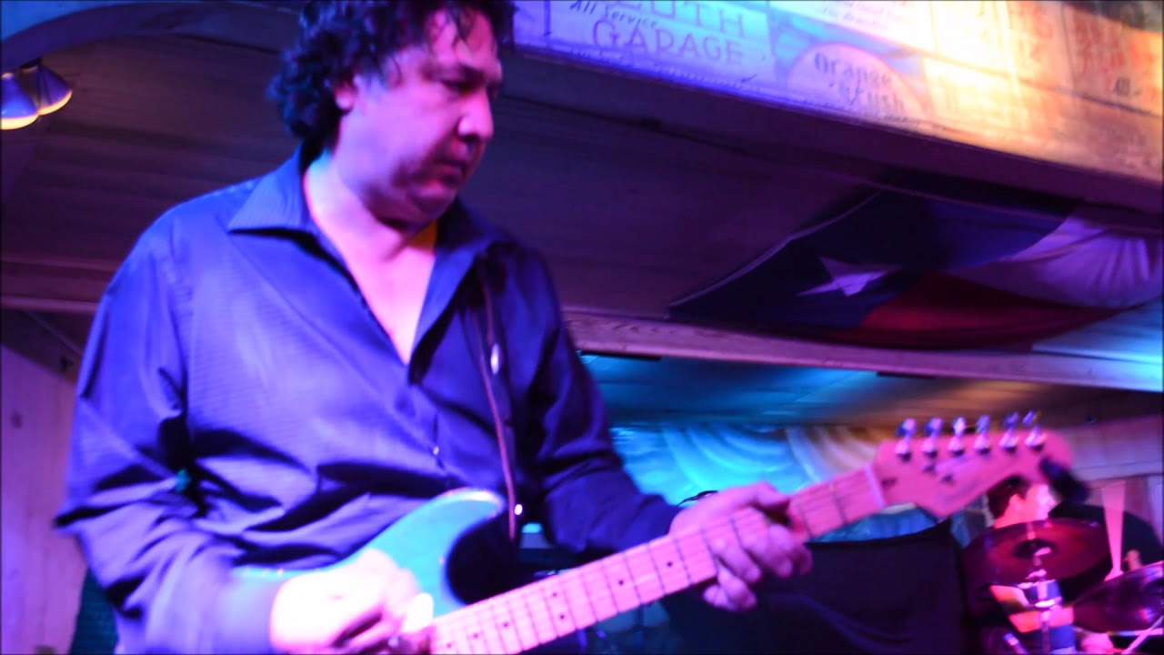 Max and The Waysiders playing Waysidin' at Gruene Hall 10/14/2017