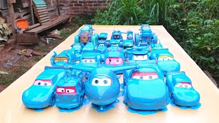 Amazing! Clean up muddy minicar falling into the water & a convoys disney cars! Play in the garden30