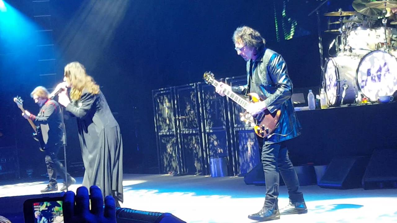 Black Sabbath Live 2016 DTE Opening song Black Sabbath - YouTube
