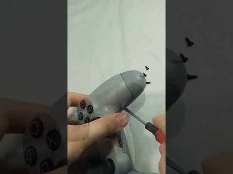 Damaging my PS4 controller replacing the battery #playstation #gaming #controller