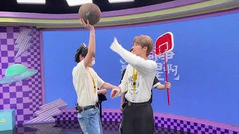 [ENG SUB] 5/31/21 Zhang Xingte plays basketball with Yu Gengyin BTS 张星特俞更寅打篮球花絮 | 我的同事是明星 Sohu Event