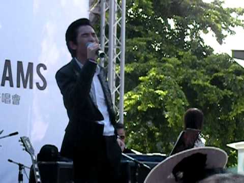 20110709 蕭敬騰 - 話不多 at 南方公園