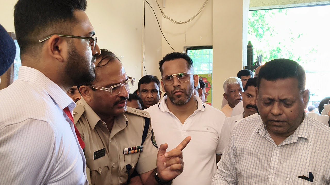 Dy Collector tries to convince Mirabagkars to leave Margao PS premises which the locals refuse.