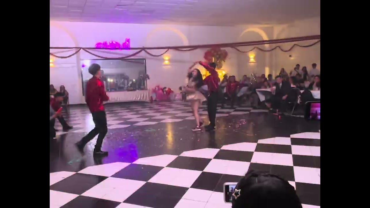 Baile reggaetón, salsa y merengue XV Monse