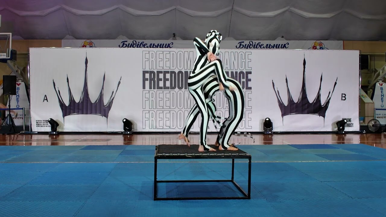 Акробатичний дует.Тепла Софія Табачник Маргарита