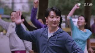 欢迎光临● 精彩片段：端水太难！张光正跳广场舞被夹在中间