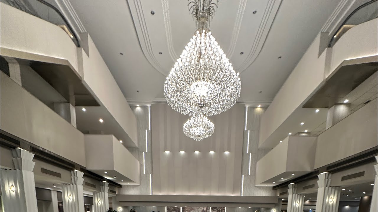 [Tour] - Twin tower hotel Bangkok - Super Worth it!