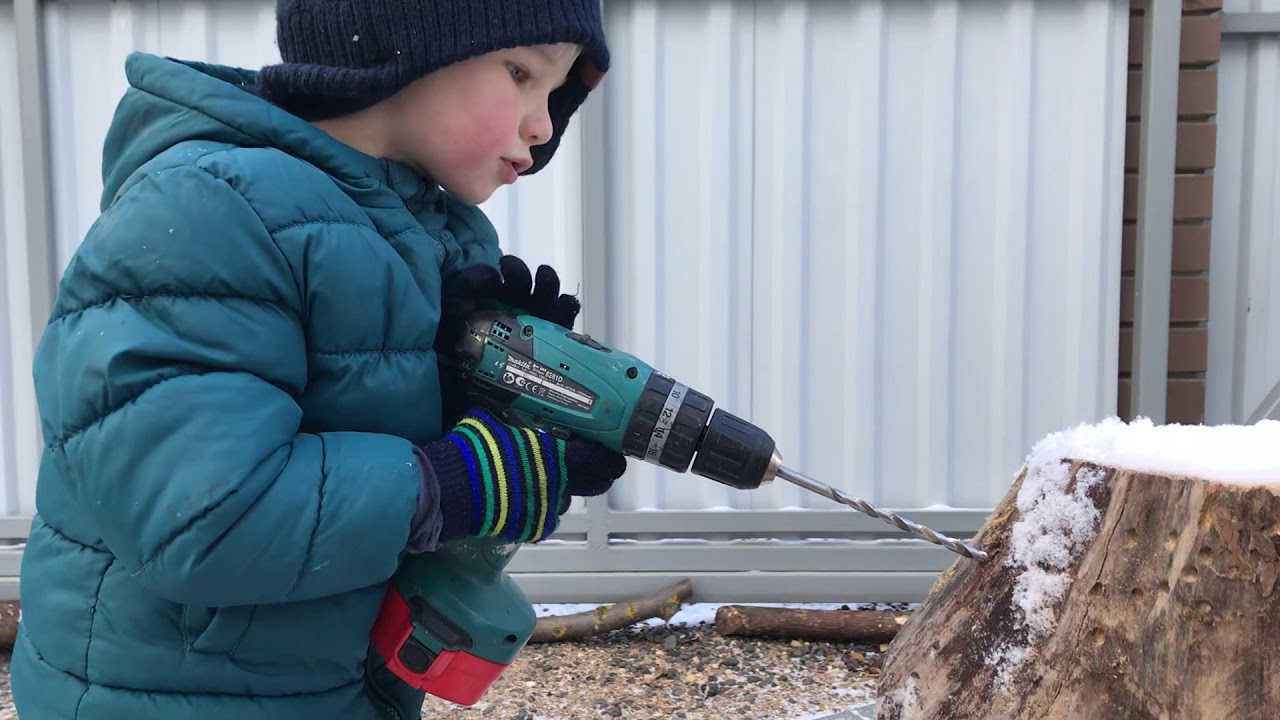 Baby drills. Сверление пня. YouTube
