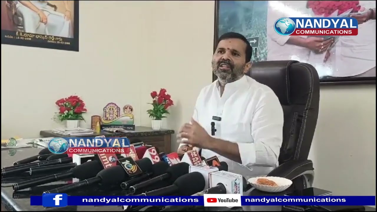 ఆళ్లగడ్డ ఎమ్మెల్యే  అఖిలప్రియ అక్రమాలను మీడియా ముందు ప్రదర్శించిన వైసీపీ నేత భూమా కిషోర్ రెడ్డి.