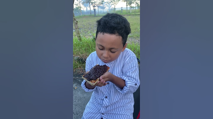 Gara Gara Makan Di Pantai