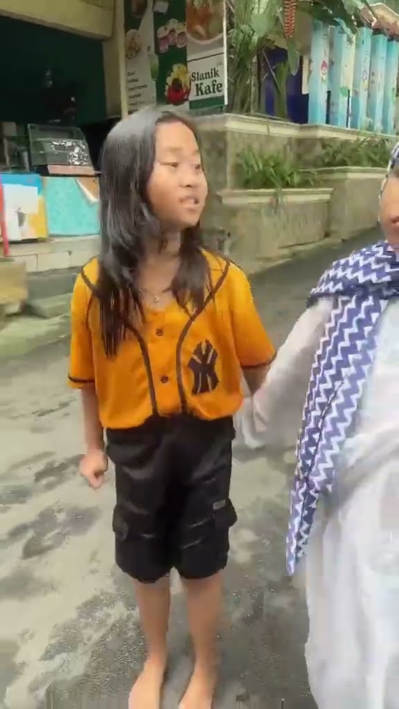 Vidio kocak dan gokil @nyaikembang1nyaikembang1 /di ikutin penunggu kolam renang ?