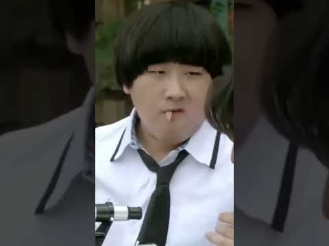 طالب مشهور و غني جدا كل البنات بتجري وراه بيقع في حب بنت قبيحة وبيحولها لأجمل بنت في المدرسة 