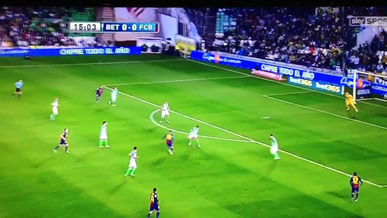 Lionel Messi Goal - Real Betis vs. Barcelona (85th Goal - Equaling Gerd Mullers Record)