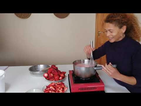 Video: Strawberry Curd Cake