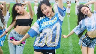 NewJeans (뉴진스) 'Attention' but only Minji focus