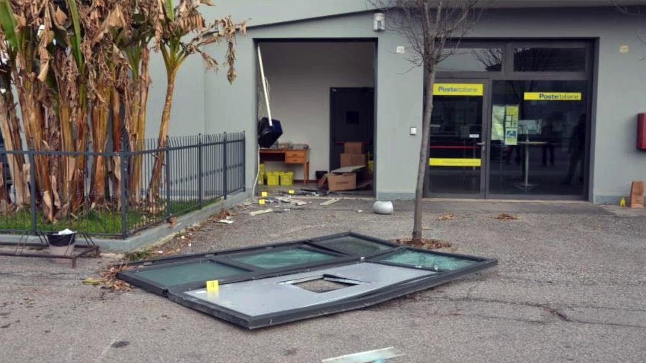 Ferrara, colpi a due atm e furti d'auto: due arresti