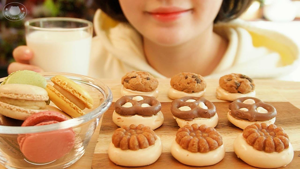 [SUB] ASMR 마카롱이랑 머랭쿠키 같이 먹어볼랭?😉/ Meringue cookies and macarons mukbang
