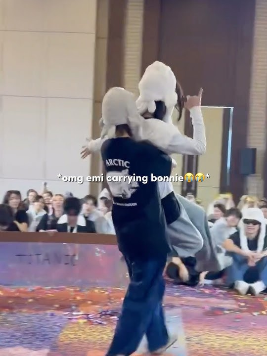 Emi is holding Bonnie omg😭🤏 gmmtv outing 2025 #emibonnie
