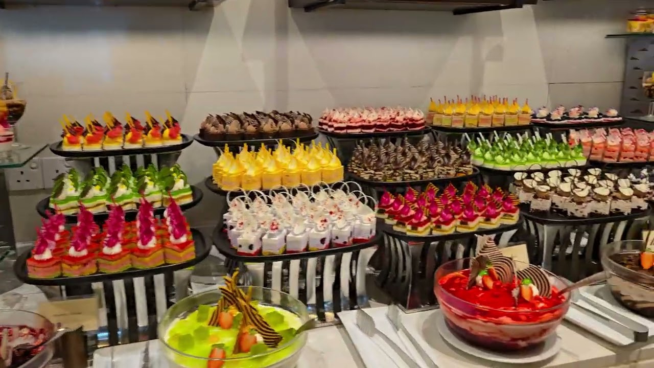 My favorite part of the buffet, PLATES, Cinnamon Grand, Colombo 🍨 🥧 🍦 🍡 🍧 🍩