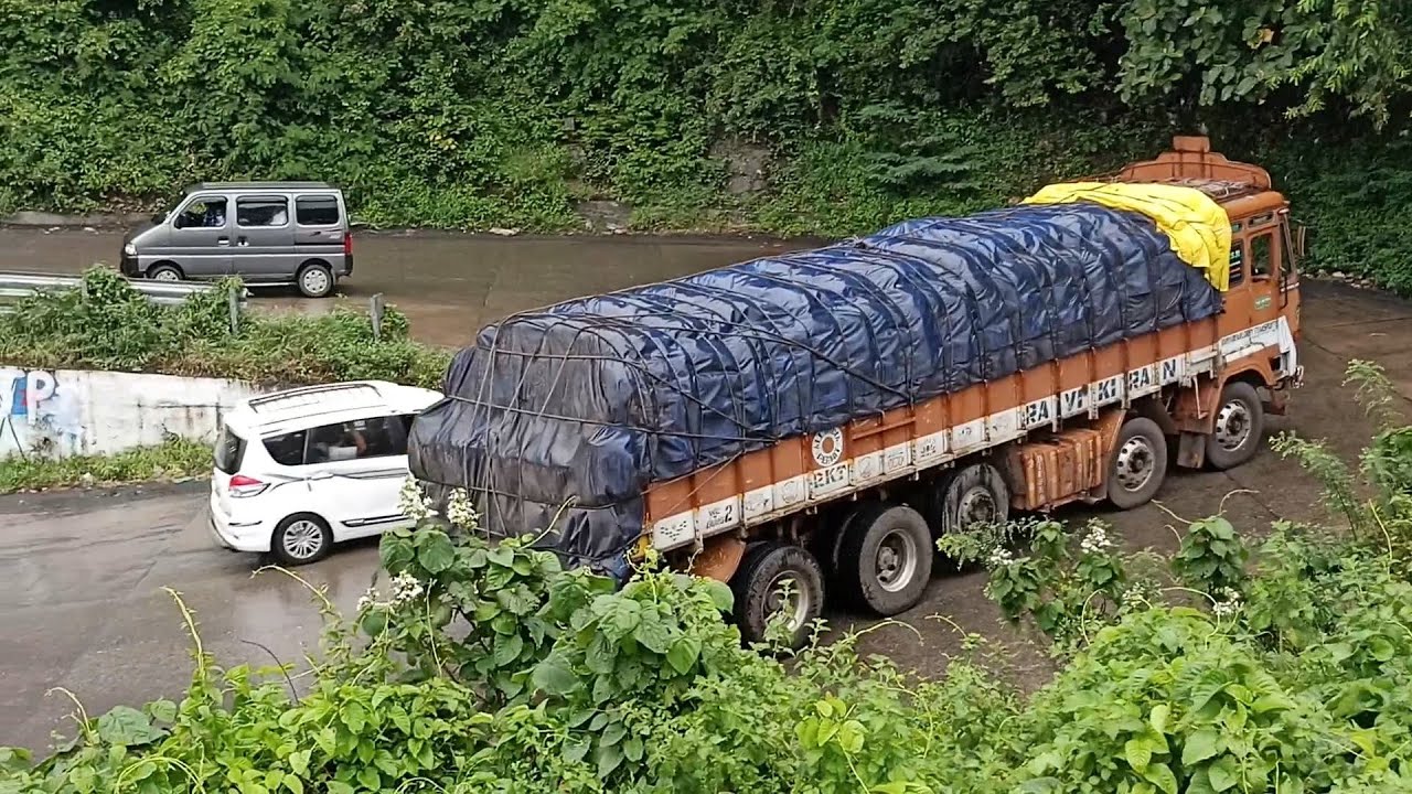 Suffering of lorry drivers.from kollam aryankavu shenkottai S ocurve.