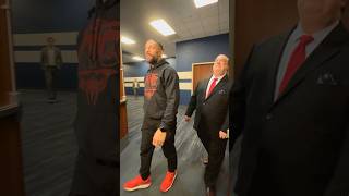 Roman Reigns arrives at the Royal Rumble 👆🏽