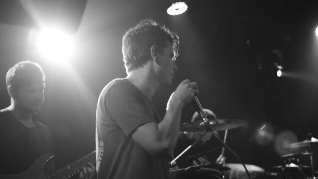 Listening to Lovers (Live at the Bald Faced Stag) - Aura Animi