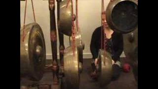 Central Javanese Gamelan Playing Techniques - Gong & Kempul