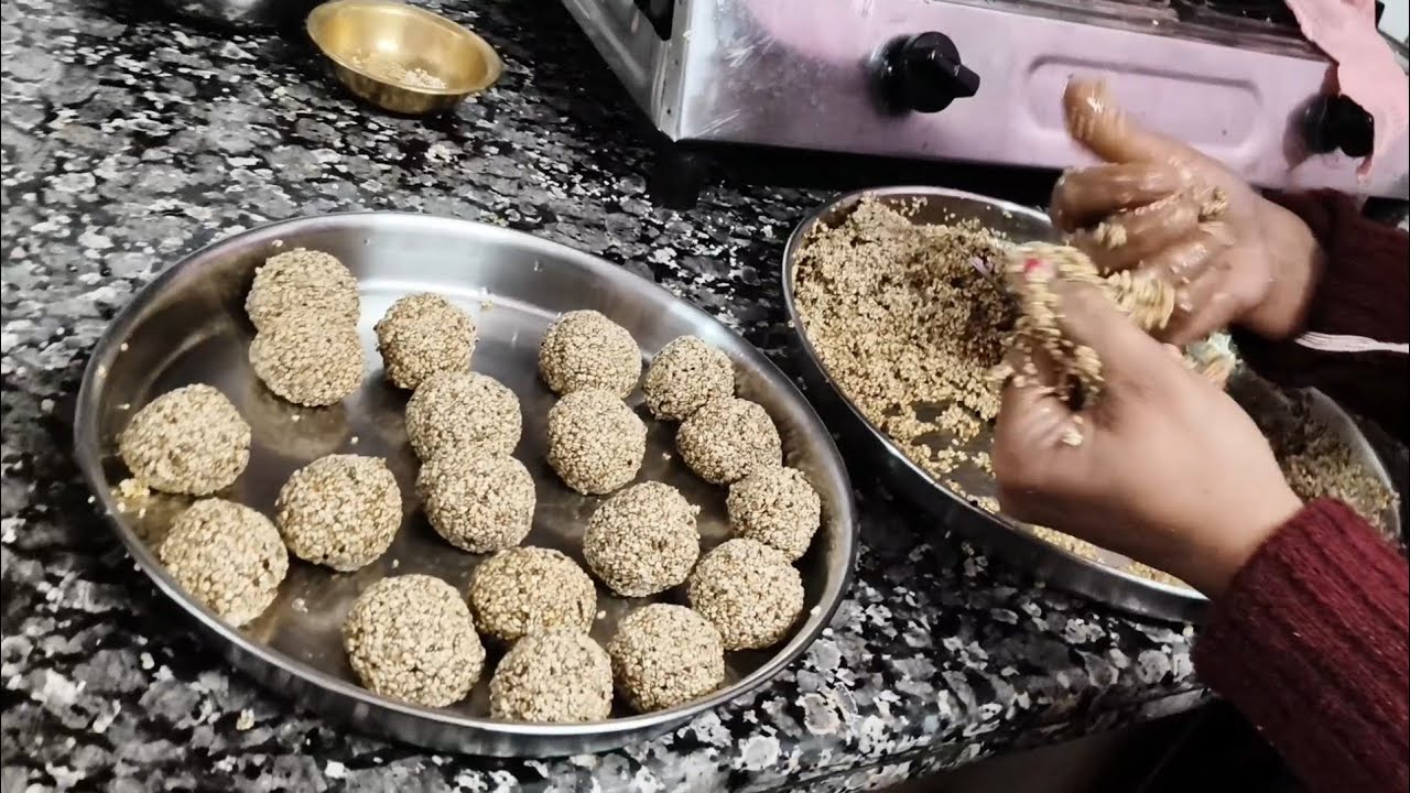 स्वादिष्ट तिल के लड्डू