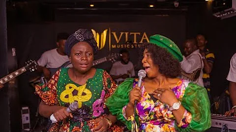 SPONTANEOUS PRAISE AND WORSHIP BY ADEYINKA ALASEYORI X APEKEOLA 