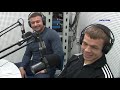 Сергей Кожухарь в эфире радио "Электрон ФМ" разыграл свои боксерские перчатки.