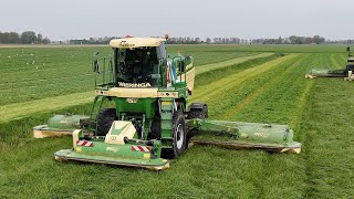 Eerste snee gras met de twee nieuwe Krone BiG M 450 van Loonb. Wieringa Bedum.