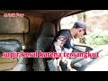 dam truk supir kesal tersangkut di kubangan lumpur