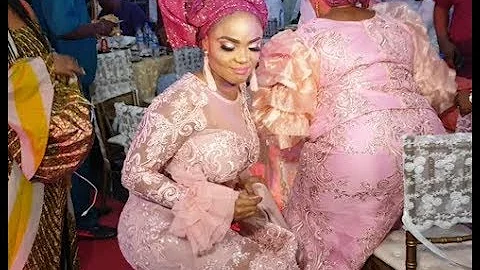 See how Iyabo Ojo &others bend down to dance as Femi Solar performs at Ayo Adesanya birthday party.