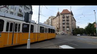 2B Villamosok Találkozása És Befordulása A Mester Utcában