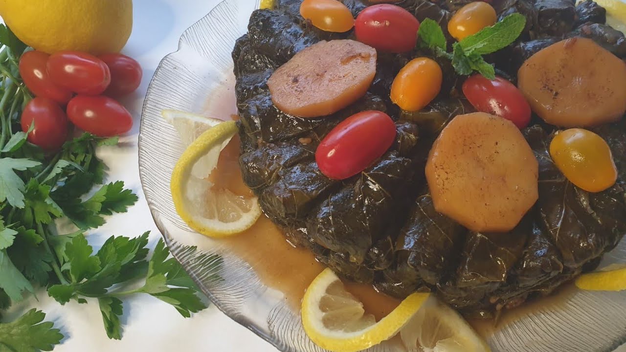 ورق العنب (يالنجي) بدبس الرمان وزيت الزيتون 😋 بأشهى طعم مع تعليم لف الورق بأسهل طريقة