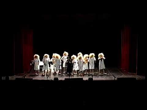 La niña de la baba y el cura que agüíta le echaba