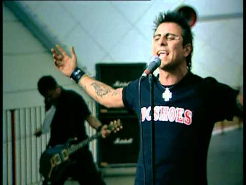 Hooligans - Nőben A Boldogság (official)