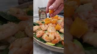 Вкусный триумф креветки авокадо хурма