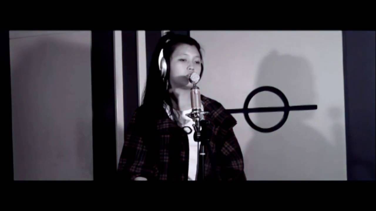 Black Candles vs 2NE1   Gotta be U