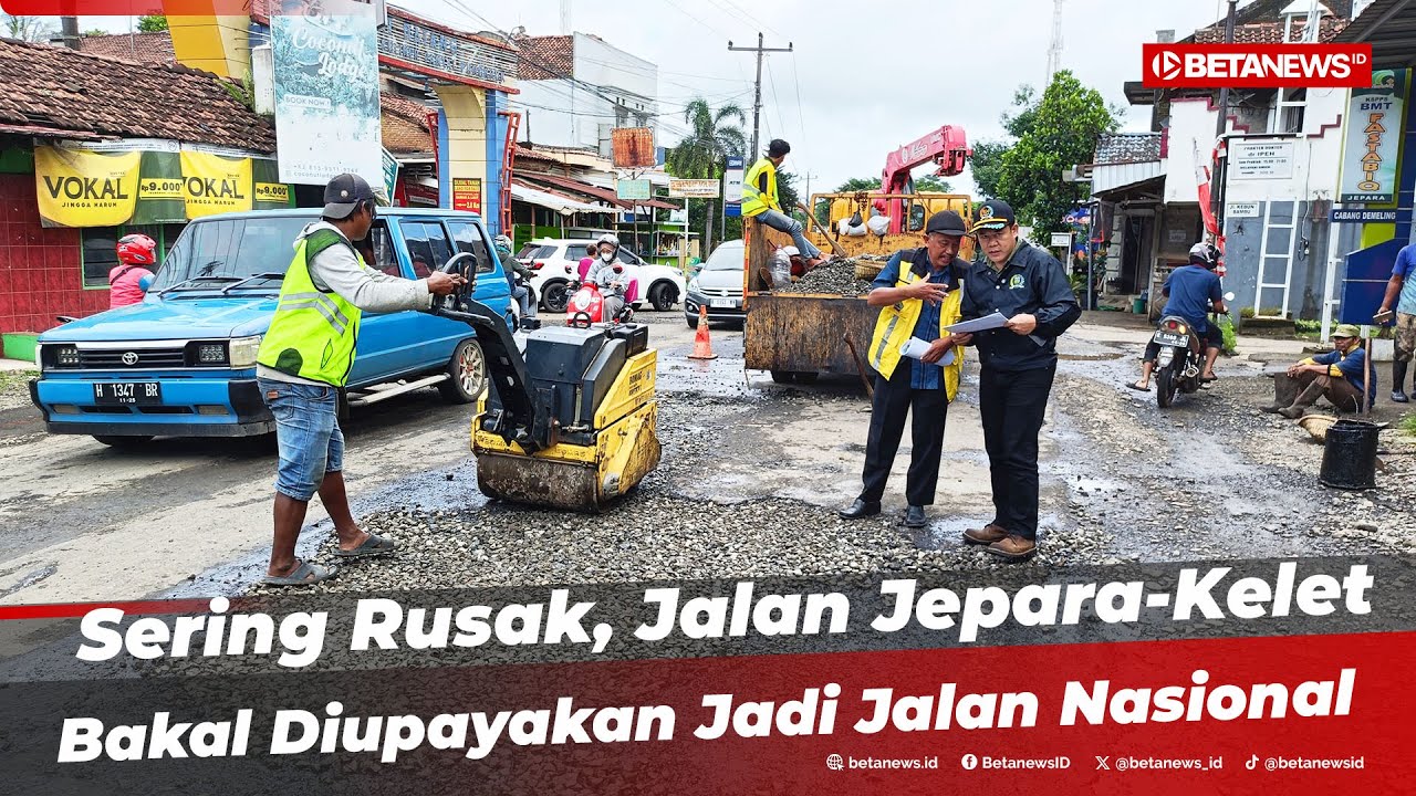 Proses Penambalan Jalan Jepara-Kelet yang Rusak Parah