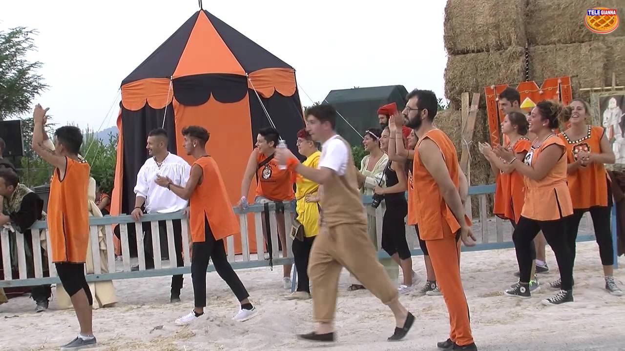 Ruba Bandiera e conferimento del Palio. Festa del Contado (Sassocorvaro 2015) YouTube Ruba Bandiera e conferimento del Palio. Festa del Contado (Sassocorvaro 2015) YouTube