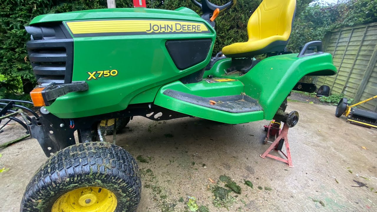 Техническое обслуживание газонокосилки John Deere X750 — 235 часов!!