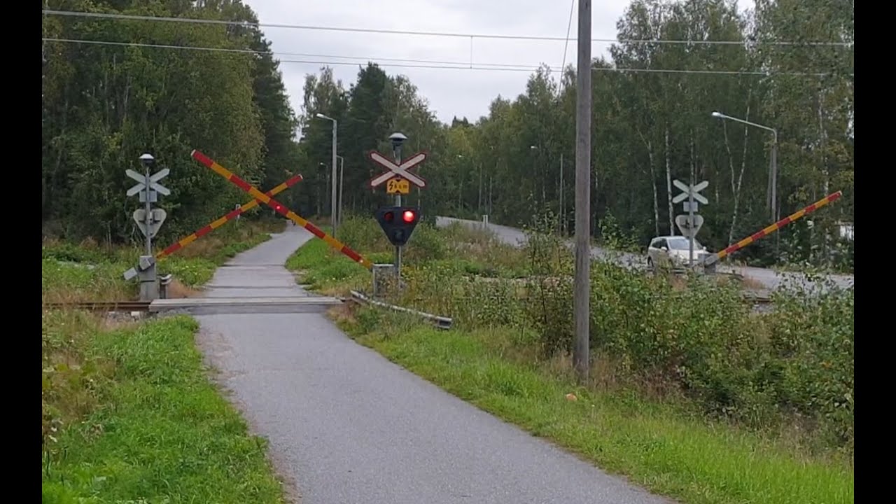 T 3874 Mäntyluodosta Pihlavan yhdystien tasoristeyksessä (km 335+0824)