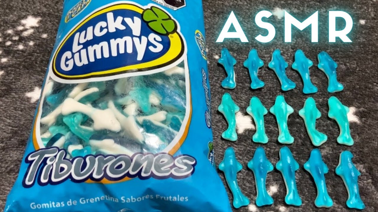 ASMR analizando y comiendo GOMITAS DE TIBURONES🦈💙