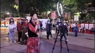 美女街头演出歌曲《诺言》，世界上哪有那么多的诺言