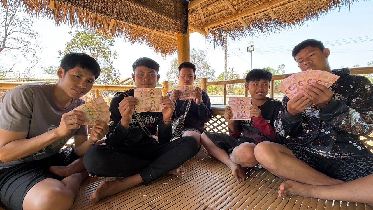 คุณป้าใจดี ให้รางวัลคนขยัน ทีมงานแบกข้าวคนละ 500 บาท. ขอบคุณครับ